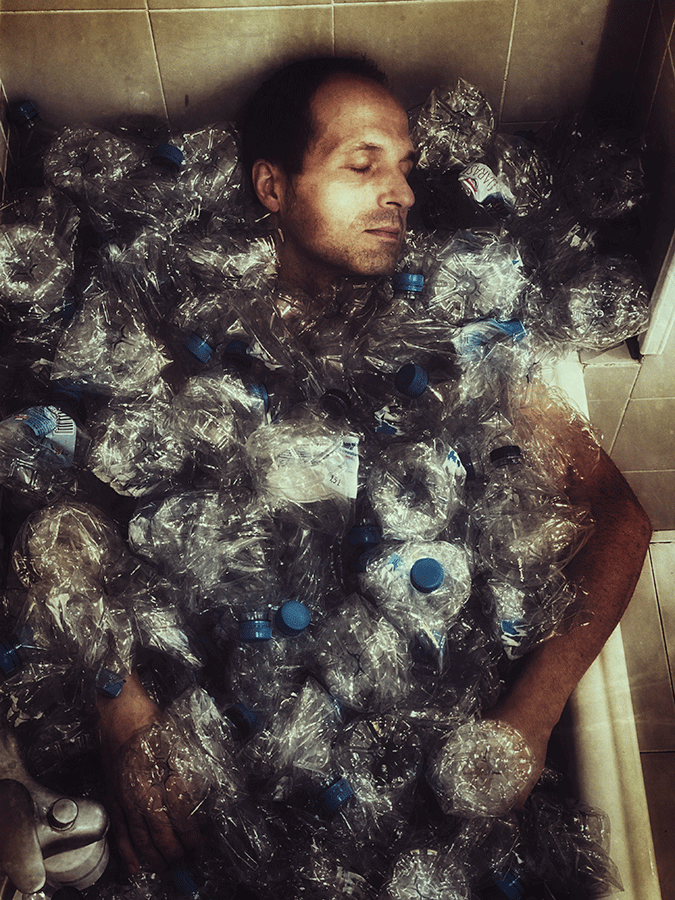 Plastic world 3/4