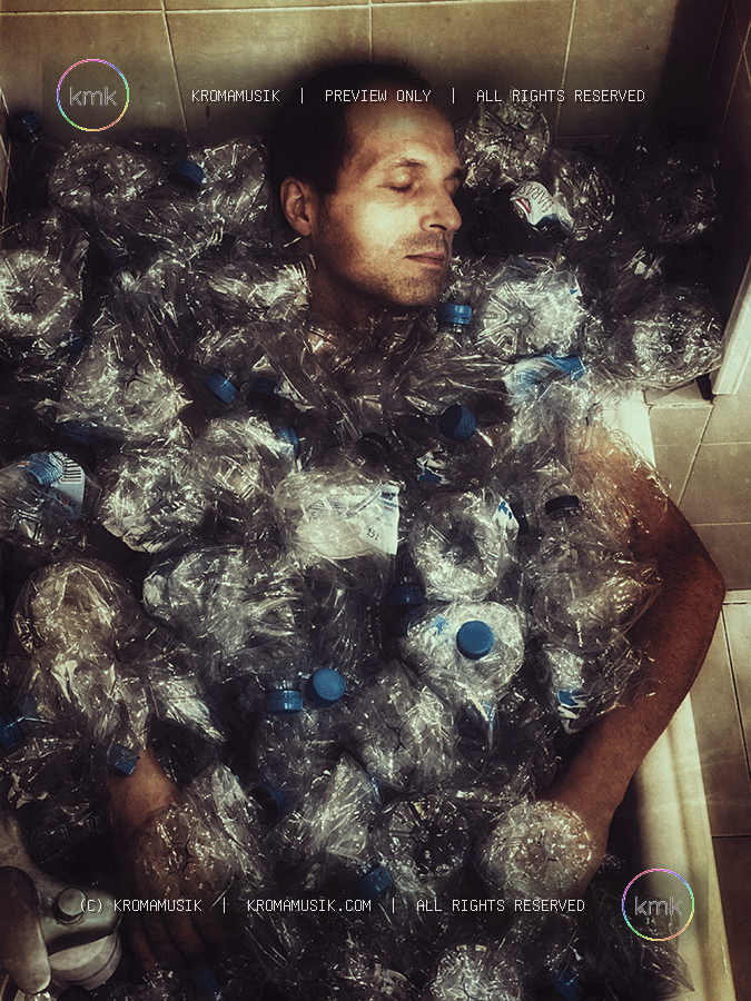 Plastic world 3/4